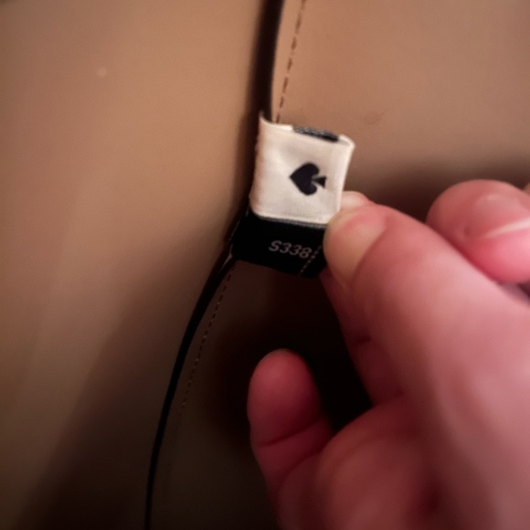 Kate Spade New York | Cara Refined Grain Leather Large Tote Bag in Warm Taupe - Picture 5 of 9